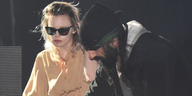 Crystal Castles - Char