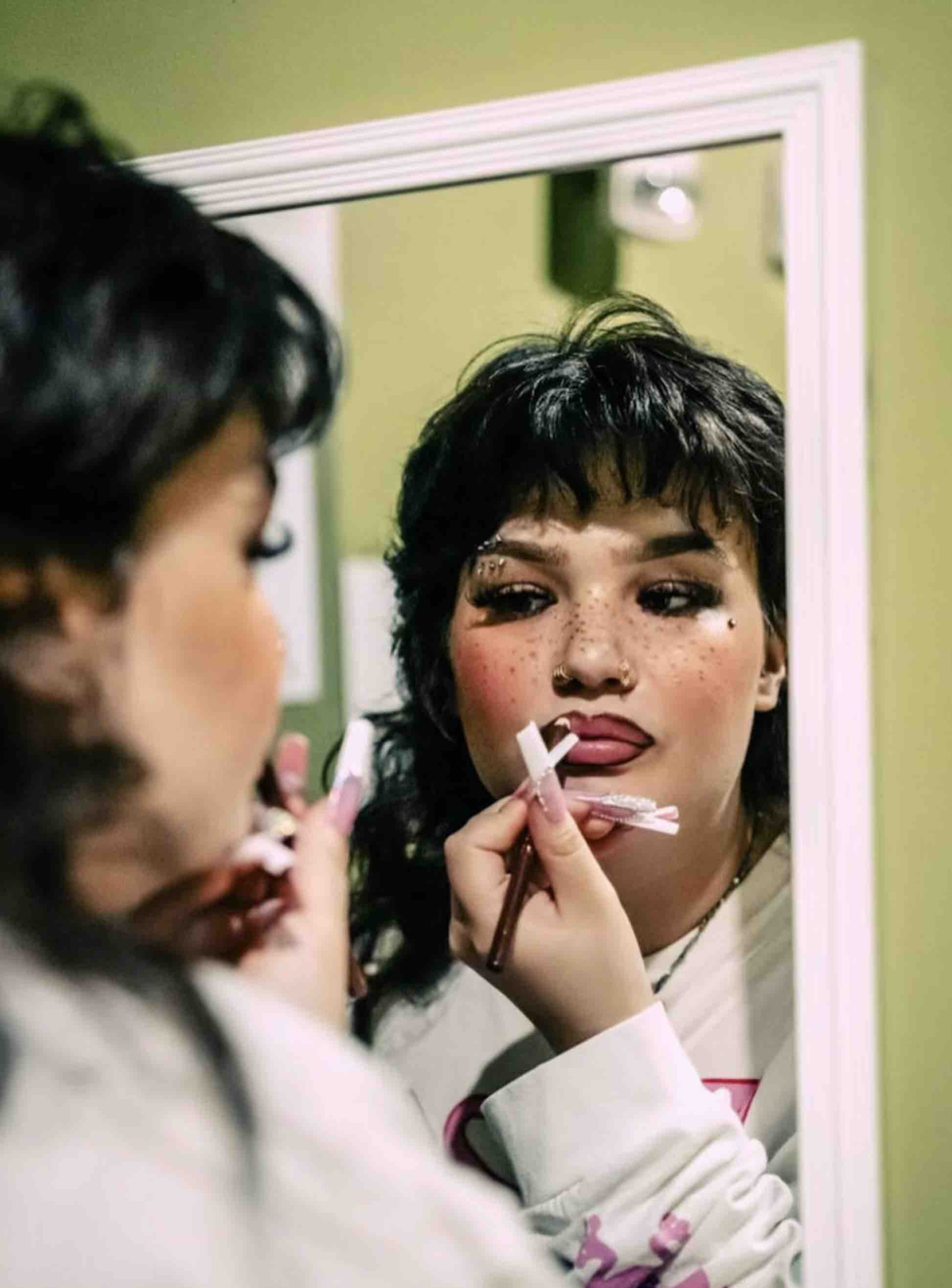 Lola Young Pic www.instagram.com/lolayounggg