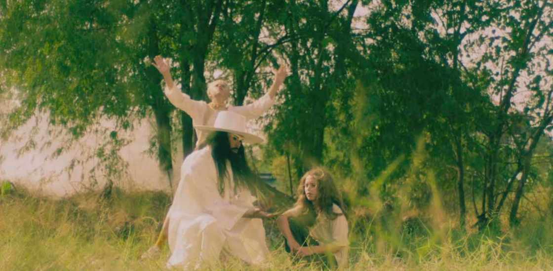 Empire Of The Sun & Lindsey Buckingham - Somebody's Son (Videoclip)