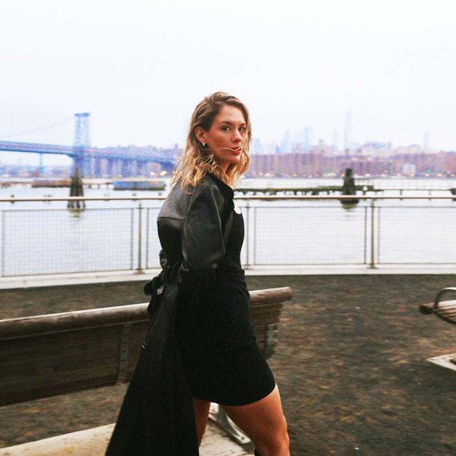 Anna Of The North - Sunday My Heart Hurts